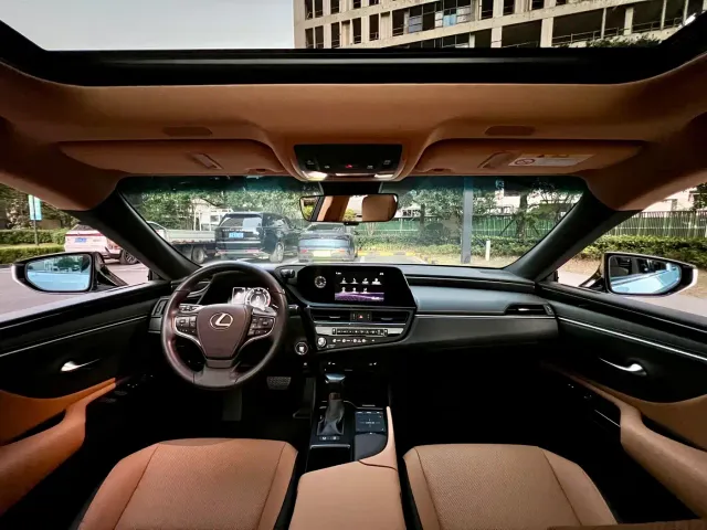 Lexus ES — Фото автомобиля 5
