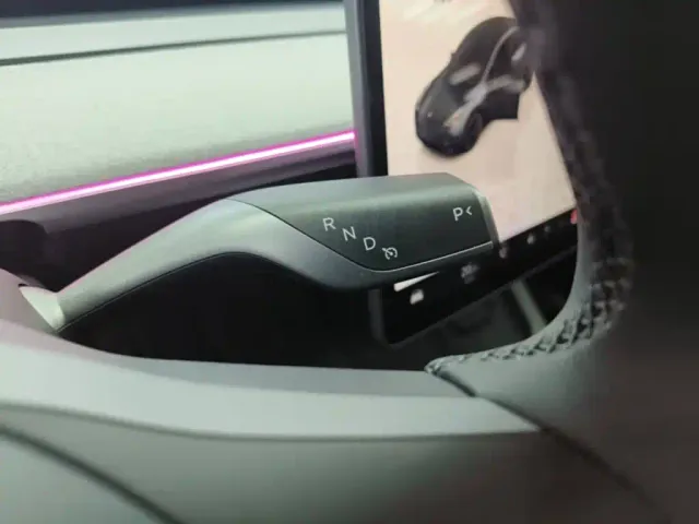 Tesla Model Y — Фото автомобиля 13