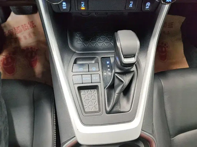 Toyota RAV4 — Фото автомобиля 13