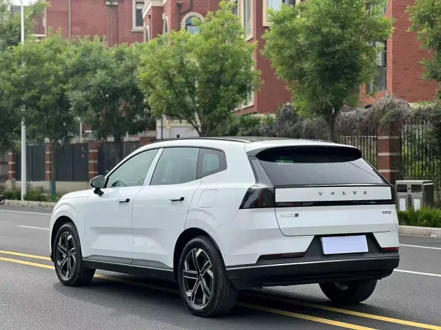 Volvo XC70 Plug-in Hybrid — Фото автомобиля 9