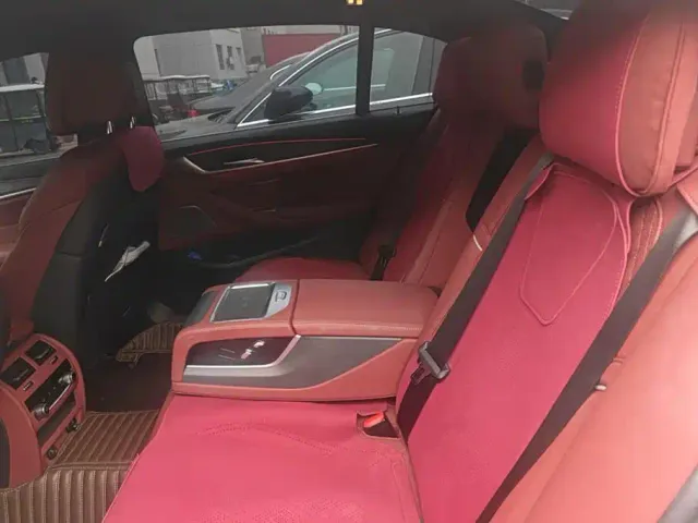 BMW 5 Series — Фото автомобиля 11