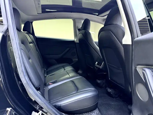 Tesla Model Y — Фото автомобиля 12