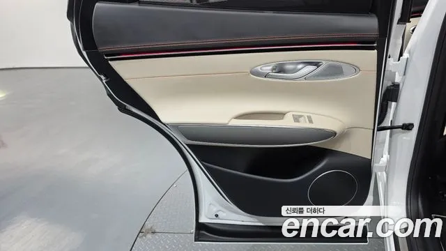 Genesis GV70 — Фото автомобиля 14