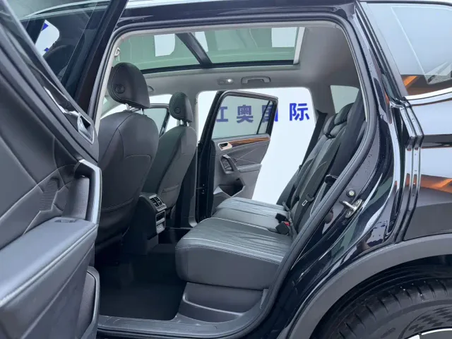 Volkswagen Tiguan L — Фото автомобиля 12