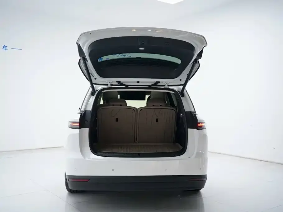 Li Auto Li i8 2025 Standard Edition — Фото автомобиля 13