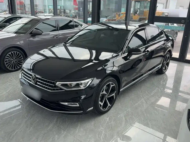 Фотография автомобиля — Volkswagen Magotan