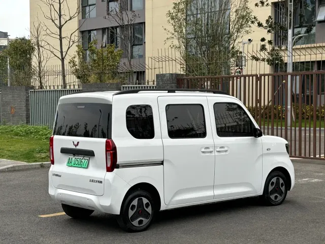 Wuling Zhiguang NEV — Фото автомобиля 16