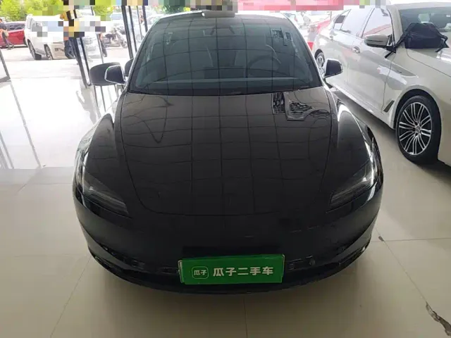 Tesla Model 3 — Фото автомобиля 2