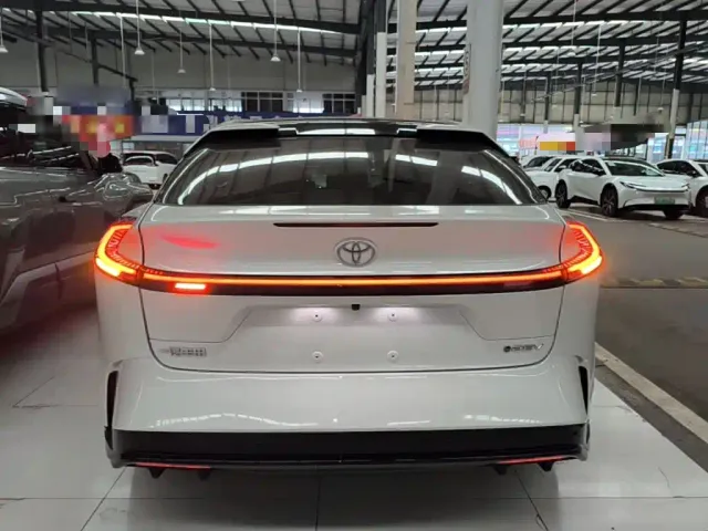 Toyota bZ5 — Фото автомобиля 5