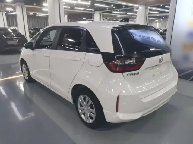 Honda Fit — Фото автомобиля 4