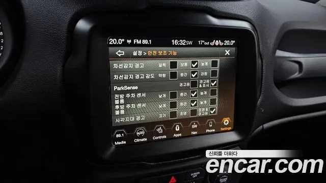 Jeep Renegade — Фото автомобиля 16