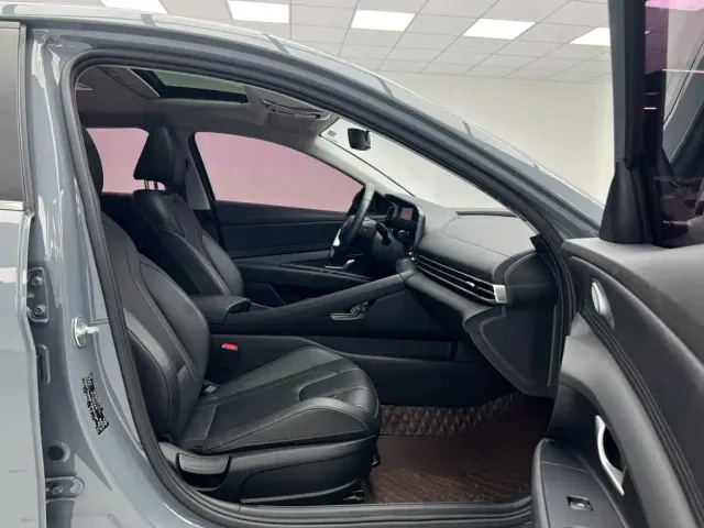 Hyundai Elantra — Фото автомобиля 16
