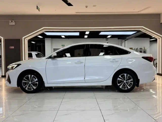 Changan Eado — Фото автомобиля 21