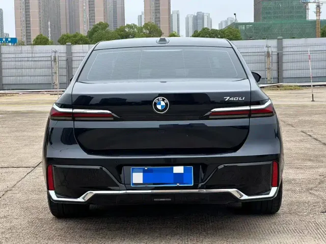 BMW 7 Series — Фото автомобиля 8