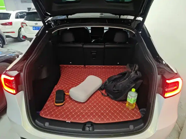 Tesla Model Y — Фото автомобиля 14