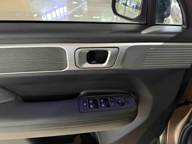 Hyundai Santa Fe — Фото автомобиля 12
