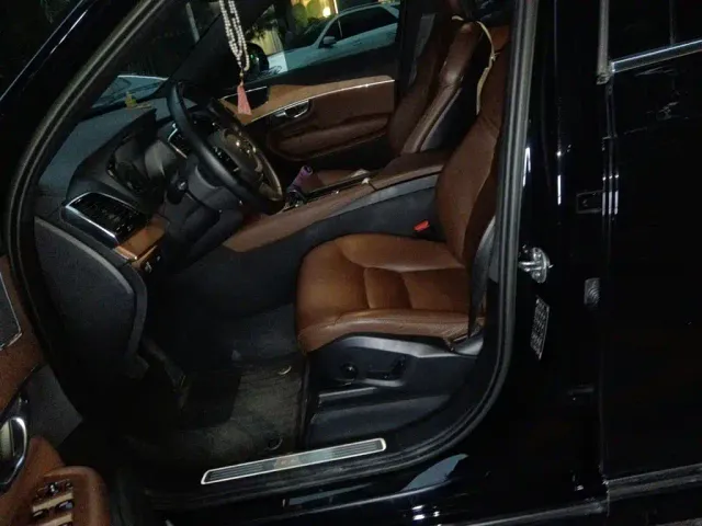 Volvo XC90 — Фото автомобиля 16