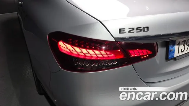 Mercedes-Benz E-Class — Фото автомобиля 20