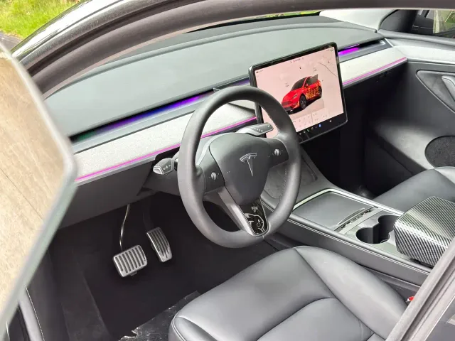Tesla Model Y — Фото автомобиля 9