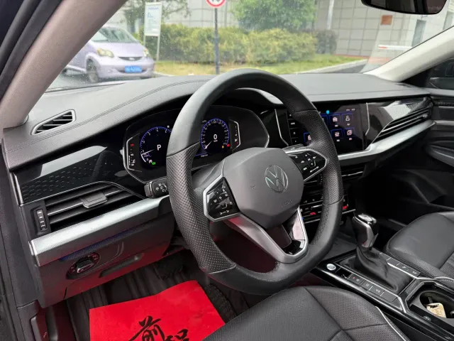 Volkswagen Passat — Фото автомобиля 14