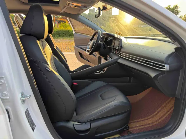 Hyundai Elantra — Фото автомобиля 11
