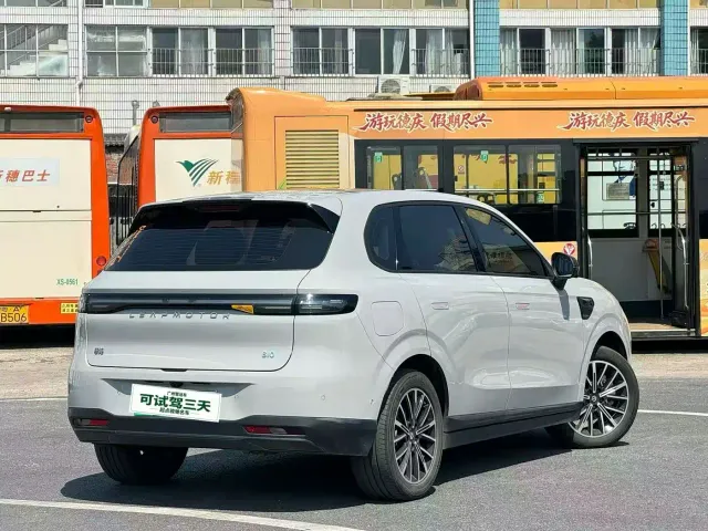 Leapmotor B10 — Фото автомобиля 10