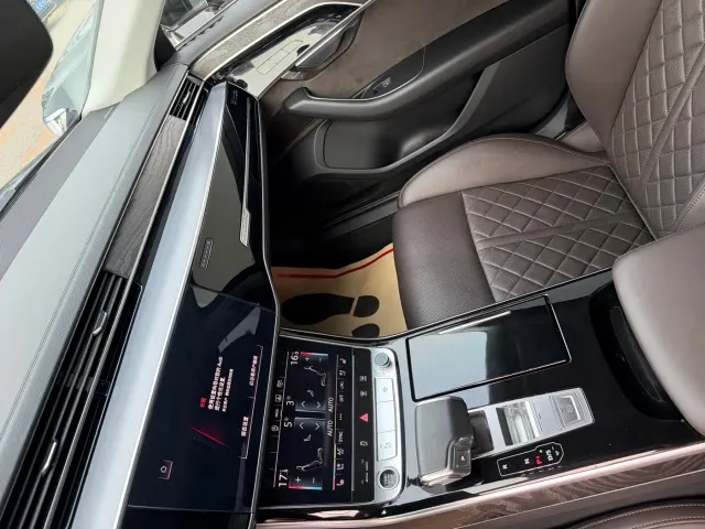 Audi A8 — Фото автомобиля 4