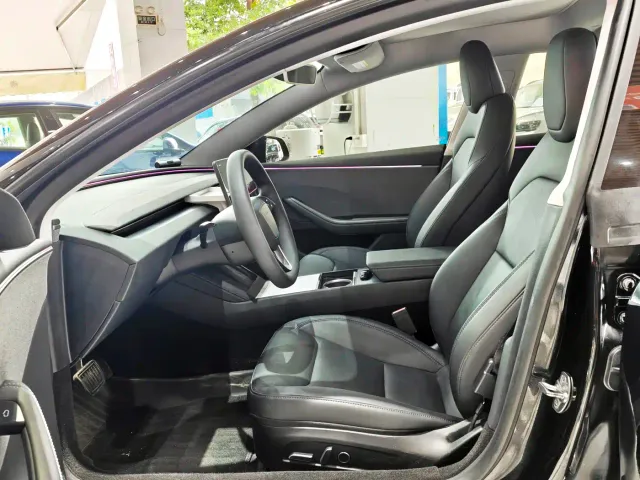 Tesla Model 3 — Фото автомобиля 12