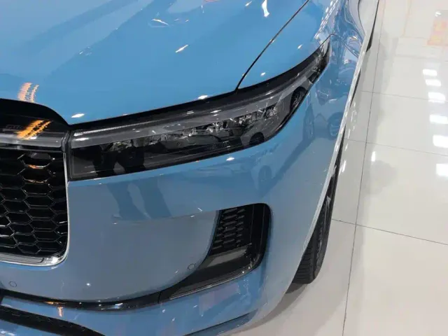 Li Auto ONE — Фото автомобиля 5