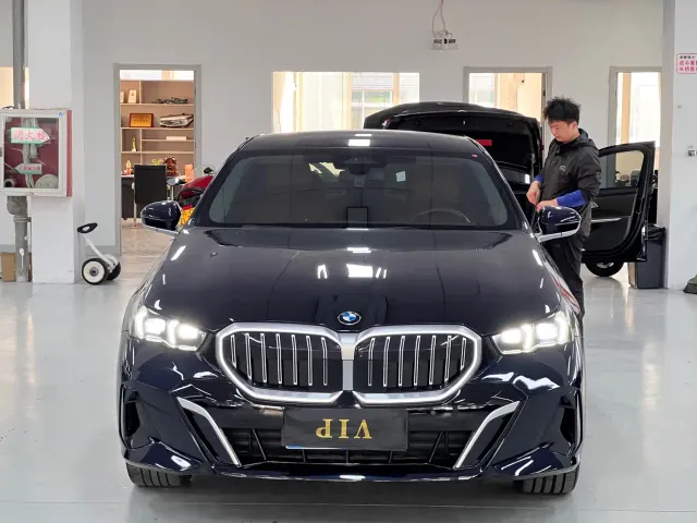 Фотография автомобиля — BMW 5 Series