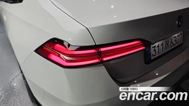 BMW 5-Series — Фото автомобиля 23
