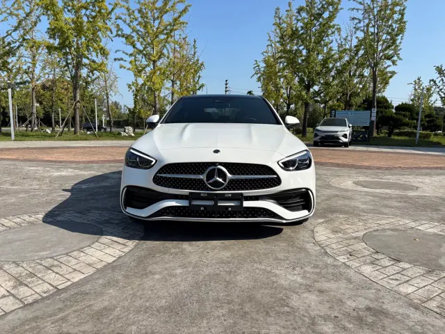 Фотография автомобиля — Mercedes-Benz C-Class