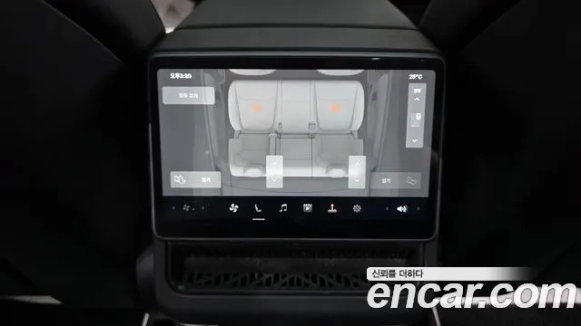 Tesla Model Y — Фото автомобиля 17
