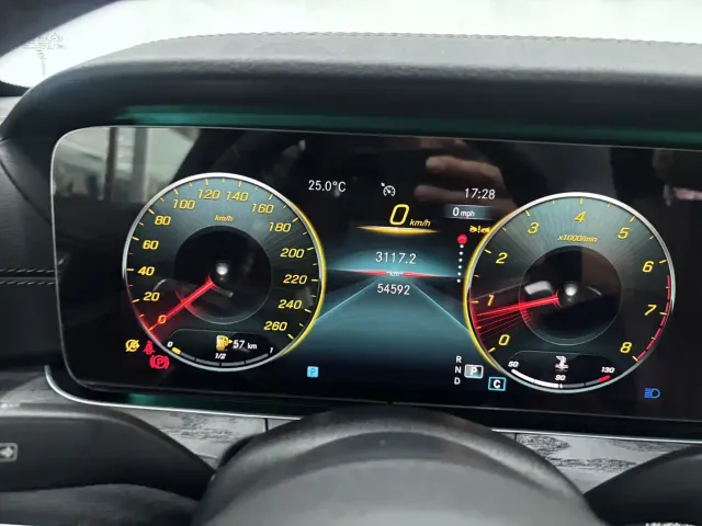 Mercedes-Benz E-Class — Фото автомобиля 16