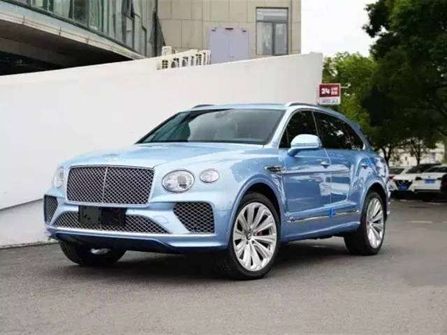 Bentley Bentayga — Фото автомобиля 3
