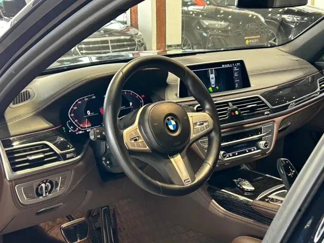BMW 7 Series — Фото автомобиля 3