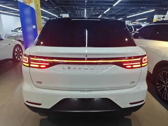 Leapmotor C11 — Фото автомобиля 5