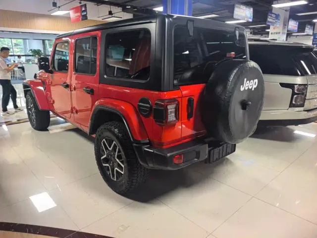 Jeep Wrangler — Фото автомобиля 10