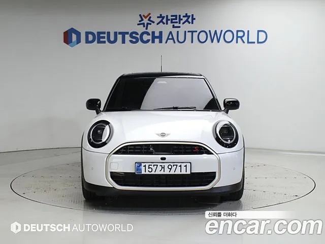 MINI Cooper Generation 4 — Фото автомобиля 3