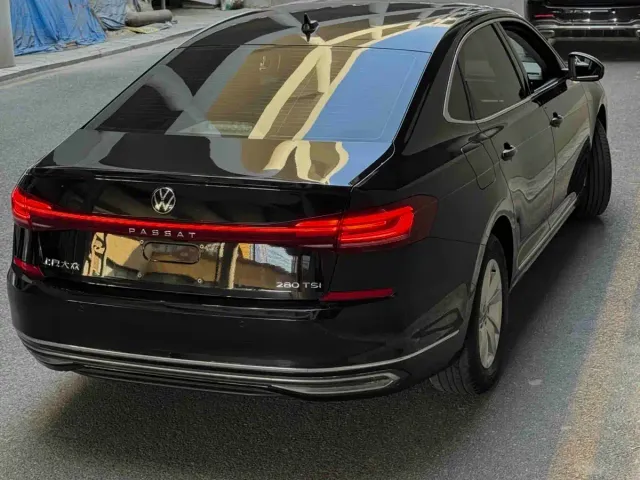 Volkswagen Passat — Фото автомобиля 4