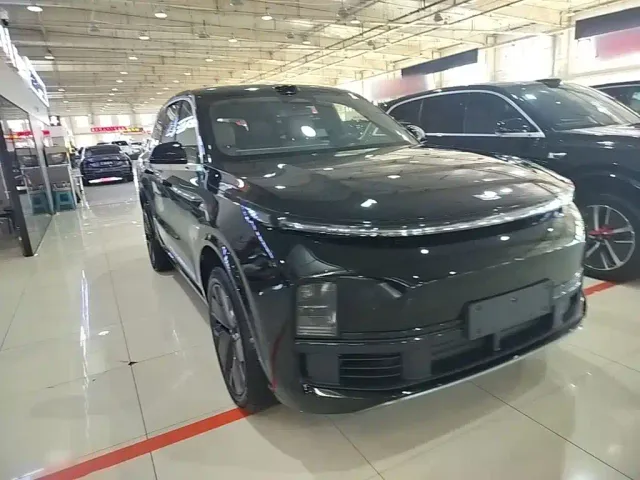 Li Auto L8 — Фото автомобиля 3