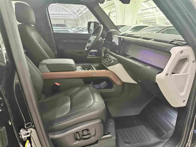 Land Rover Defender — Фото автомобиля 16