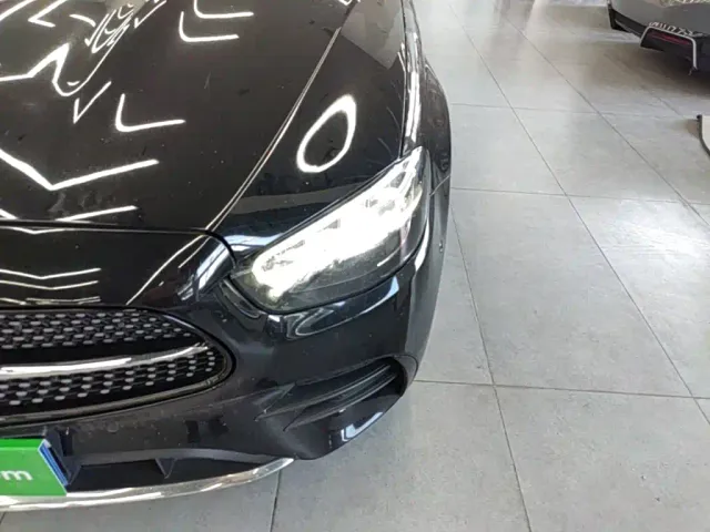Mercedes-Benz E-Class — Фото автомобиля 23