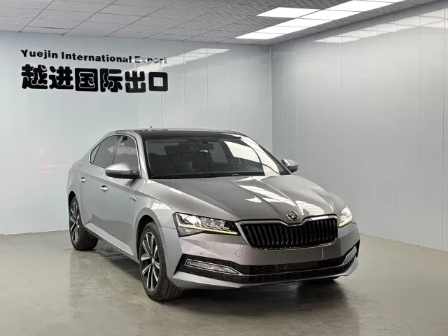 Skoda Superb — Фото автомобиля 3