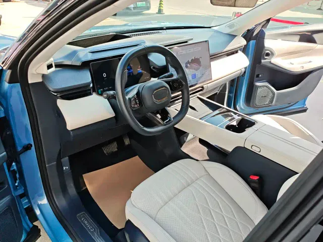 Lynk & Co 08 EM-P — Фото автомобиля 15