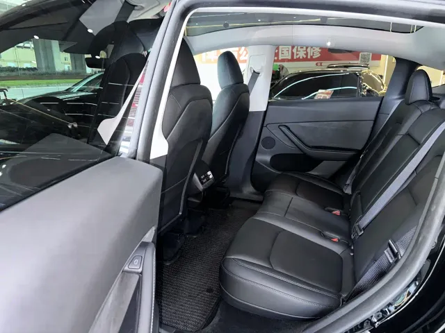 Tesla Model Y — Фото автомобиля 12