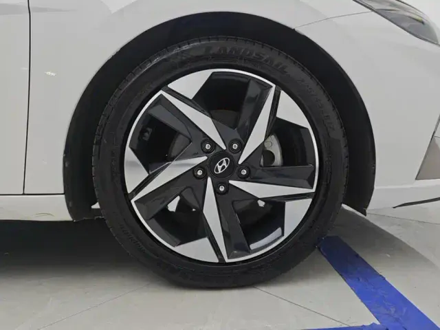 Hyundai Elantra — Фото автомобиля 6