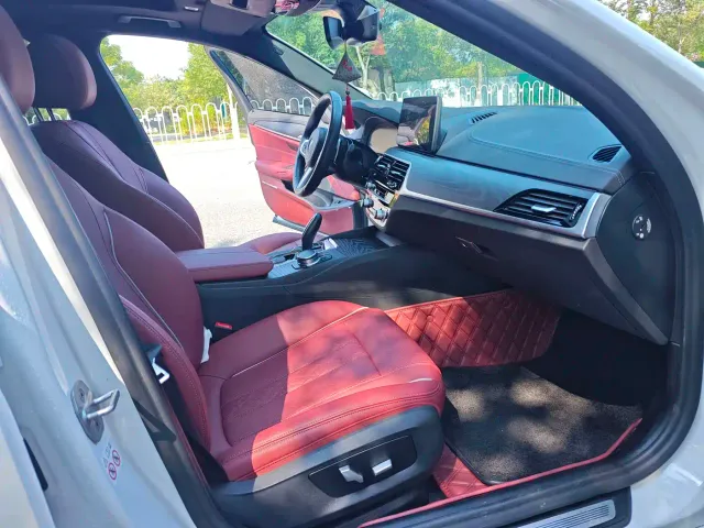 BMW 5 Series — Фото автомобиля 9