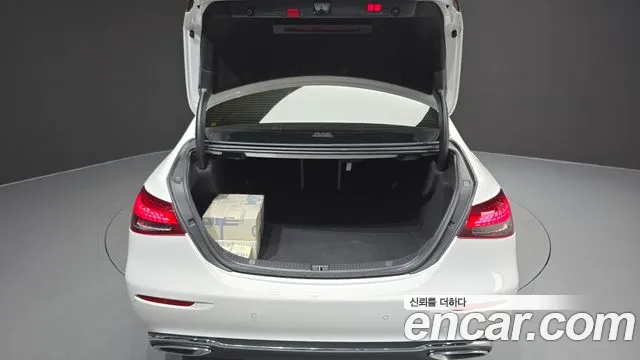 Mercedes-Benz E-Class — Фото автомобиля 18