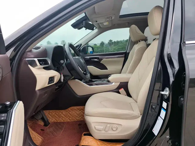 Toyota Highlander — Фото автомобиля 11